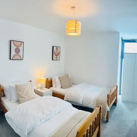 Apartment With Balcony Near Chatham Dockside Brompton  Екстер'єр фото