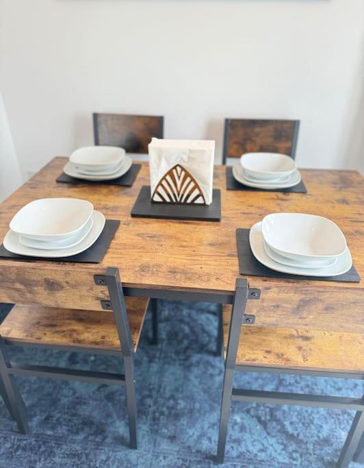 Apartment With Balcony Near Chatham Dockside Brompton  Екстер'єр фото