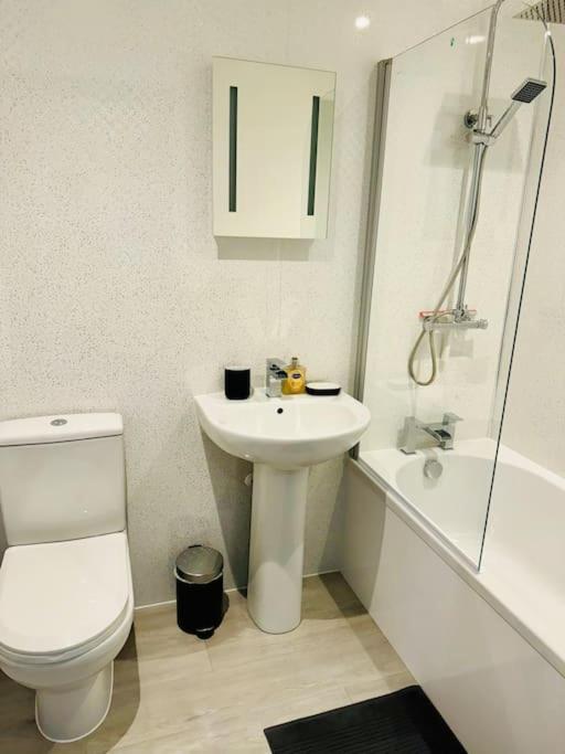 Apartment With Balcony Near Chatham Dockside Brompton  Екстер'єр фото