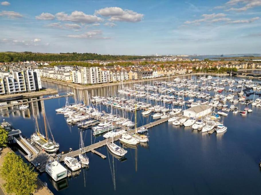 Apartment With Balcony Near Chatham Dockside Brompton  Екстер'єр фото