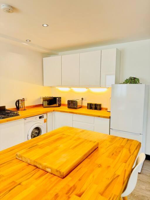 Apartment With Balcony Near Chatham Dockside Brompton  Екстер'єр фото
