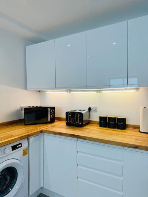 Apartment With Balcony Near Chatham Dockside Brompton  Екстер'єр фото