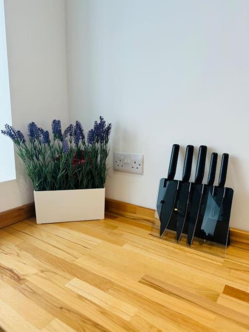 Apartment With Balcony Near Chatham Dockside Brompton  Екстер'єр фото