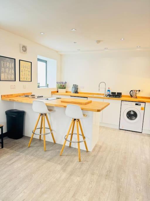 Apartment With Balcony Near Chatham Dockside Brompton  Екстер'єр фото