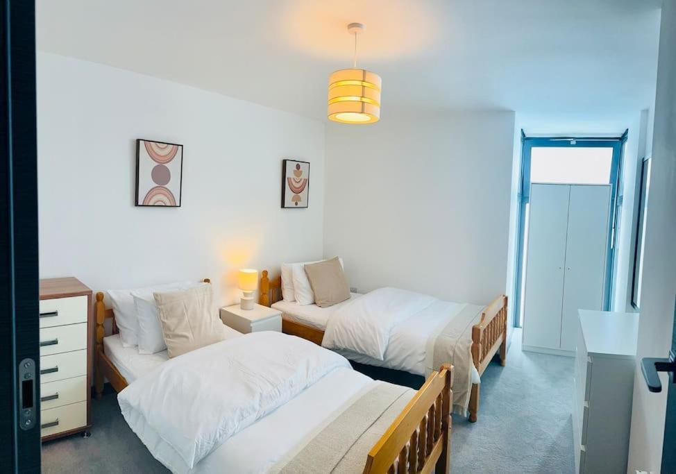Apartment With Balcony Near Chatham Dockside Brompton  Екстер'єр фото